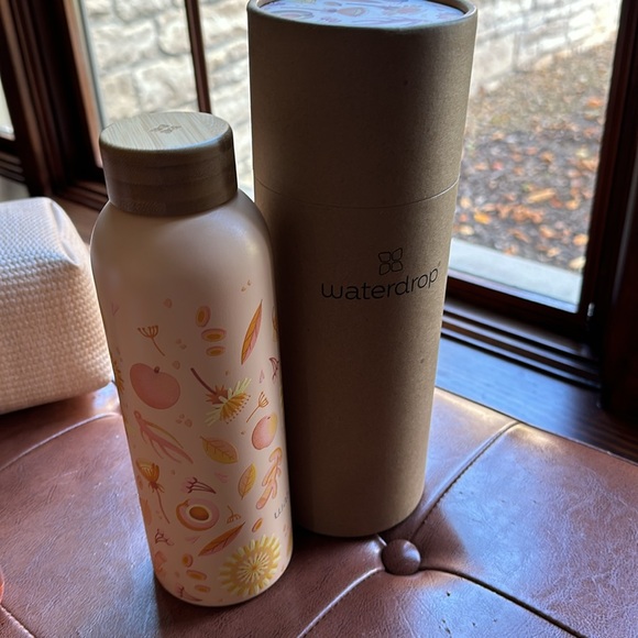 Cosmetic bag, water bottle, banana trinket tray, B&B shower gel - Picture 6 of 6